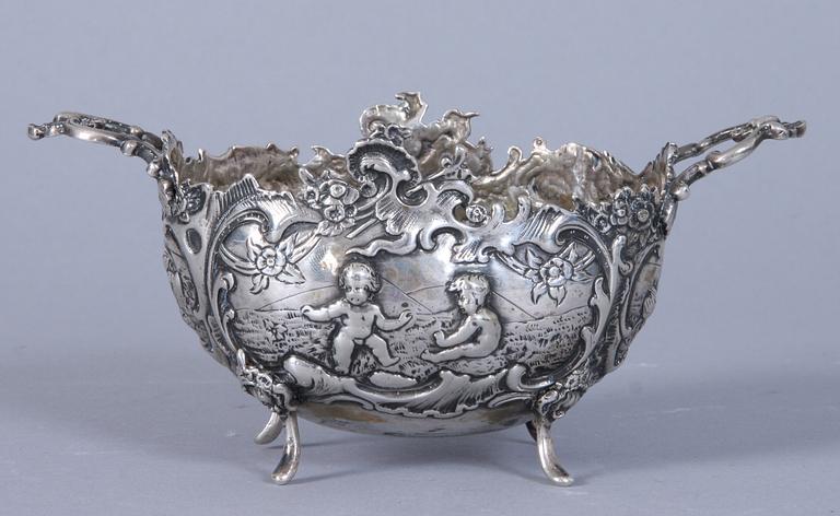 SKÅL, silver, rokokostil. 143 gram. Otydliga stämplar.