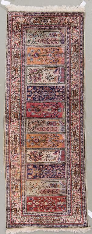 MATTA, Kayseri Saff, semiantik. Part silk. Ca 230x86 cm.