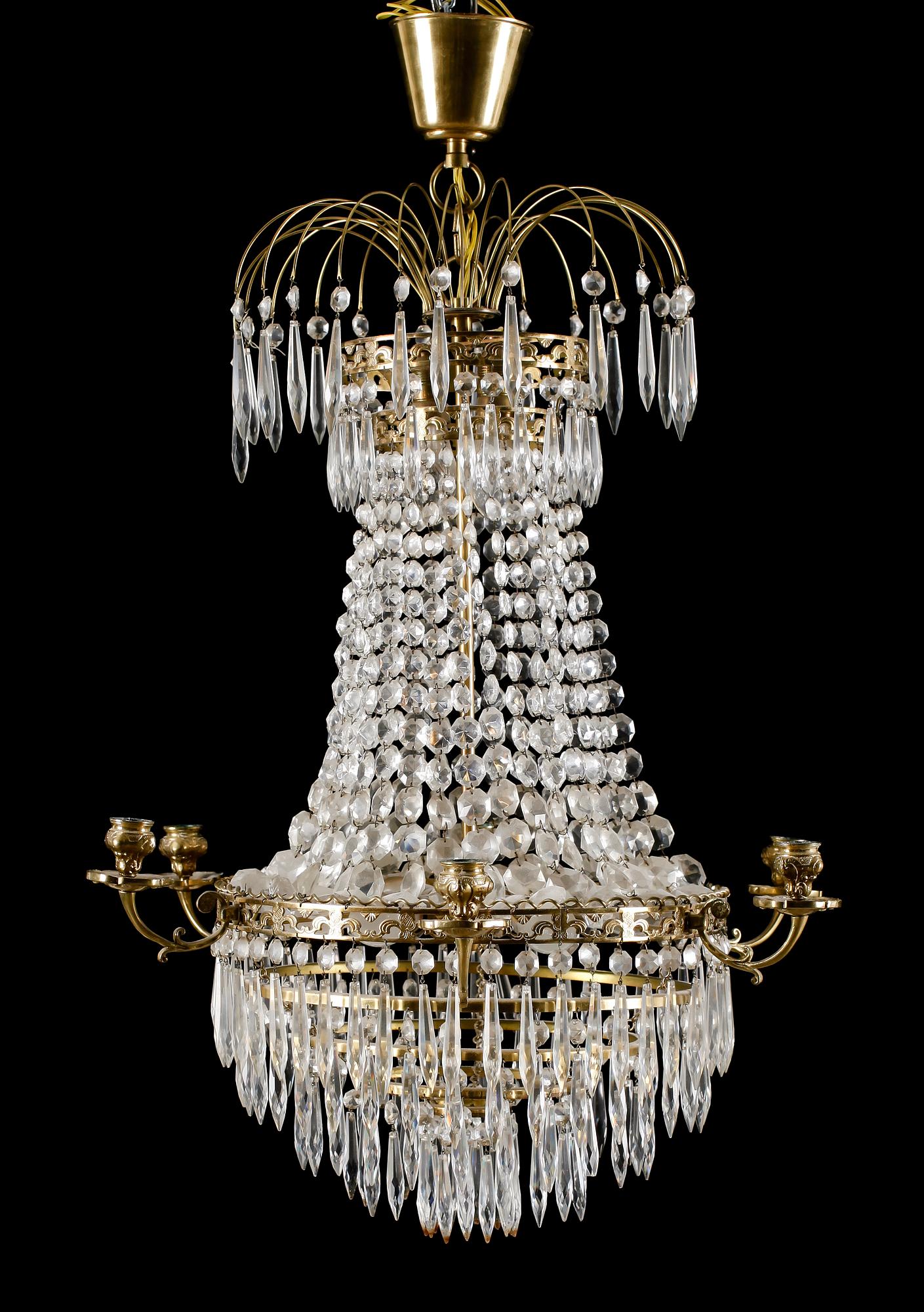 LJUSKRONA, gustaviansk stil, 1900-talets mitt. Höjd ca 75 cm.