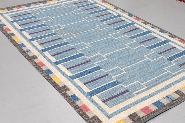 A carpet, flat weave, ca 300 x 194 cm, Sweden.