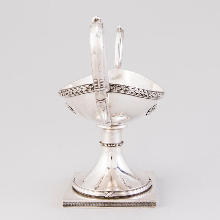 A RUSSIAN SILVER CENTERPIECE, Gratchev S:t Petersburg 1908-17.