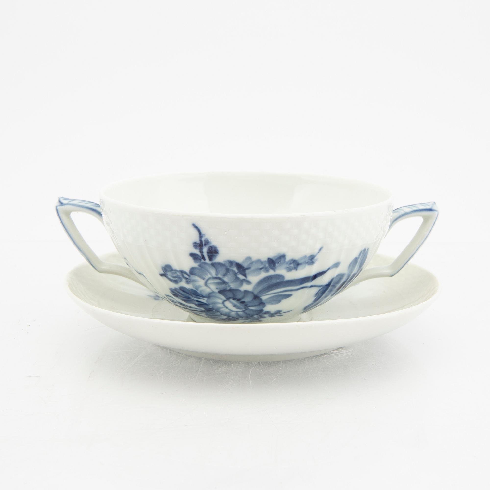 A 41 pcs Blå Blomst porcelain service Royal Copenhagen.