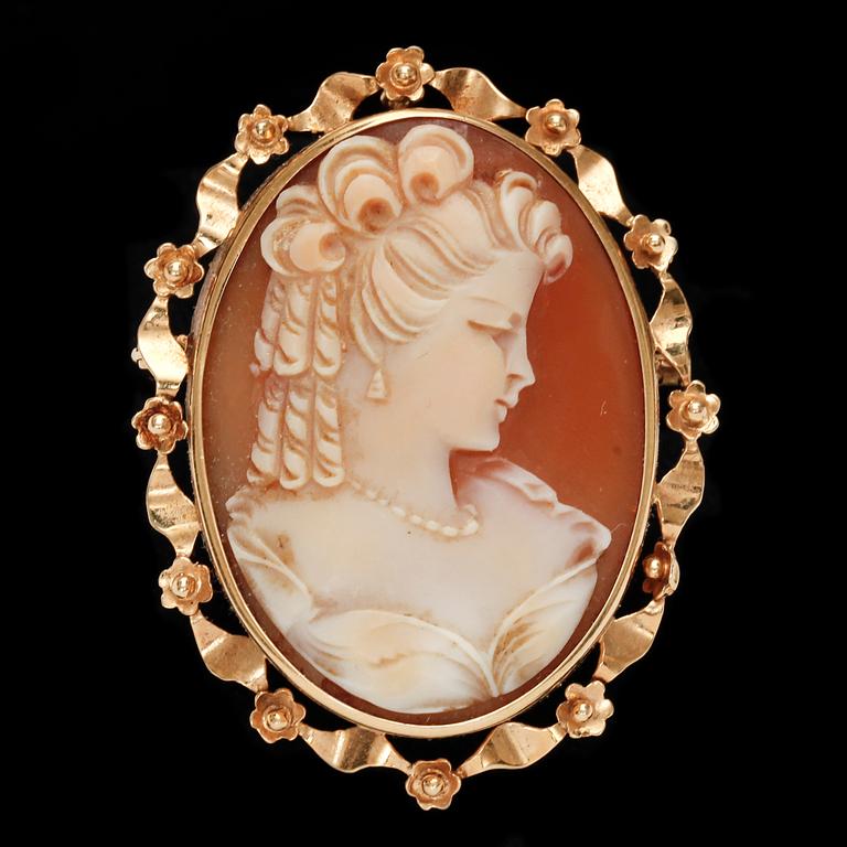 BROSCH/HÄNGE, 18k guld med camé. Engelbert Heribert AB, Stockholm, 1960-tal. Vikt tot 8,3.