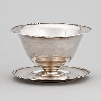 SÅSSKÅL MED FAT, silver. WA Bolin, Stockholm 1931. Vikt ca 160 gram.