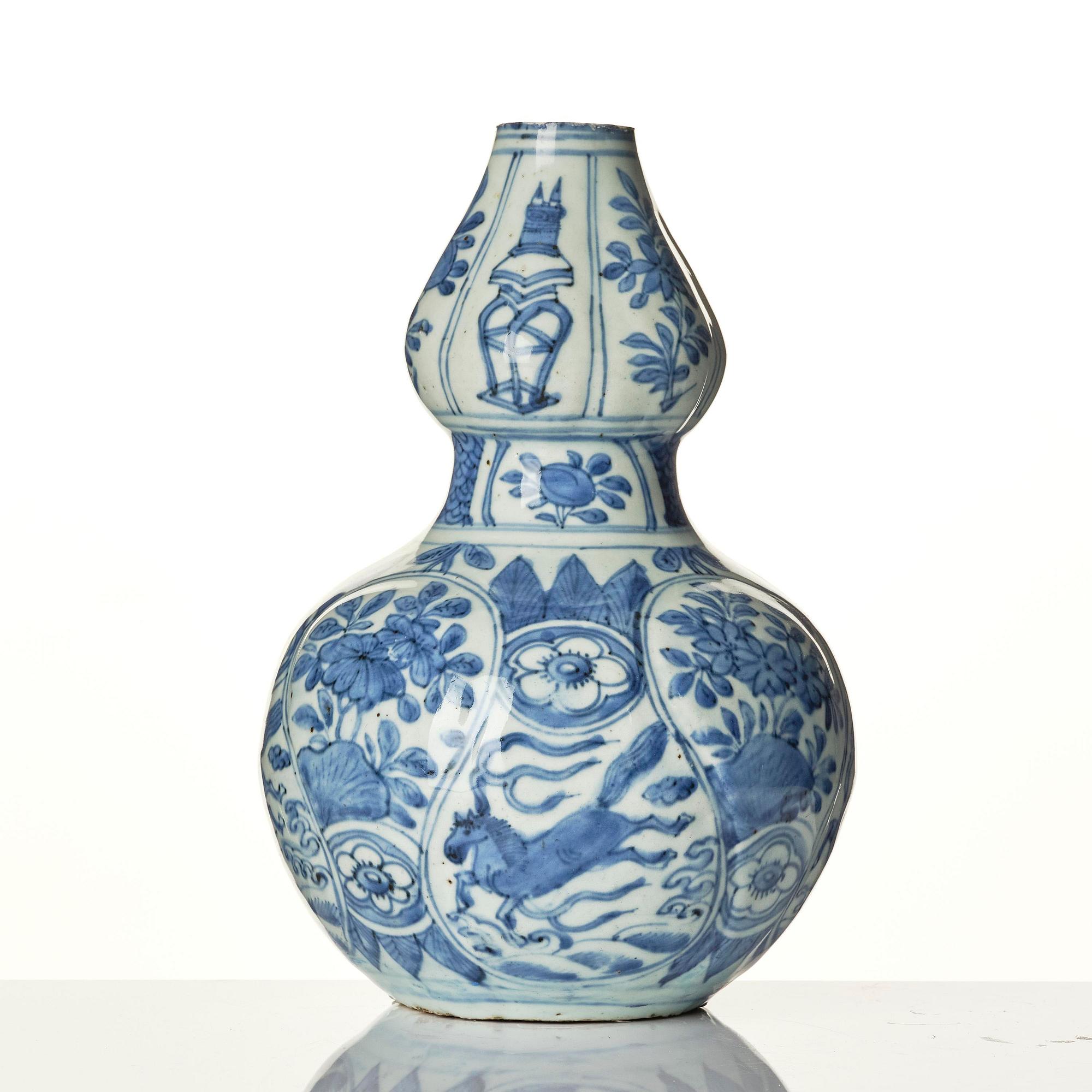 A blue and white 'flying horses' vase, Ming dynasty, Wanli (1572-1620).