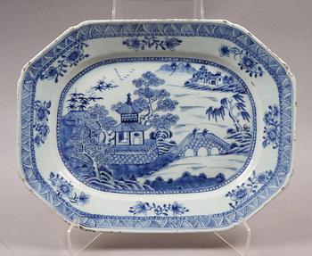 STEKFAT, porslin, Kina, Qianlong 1736-1795.