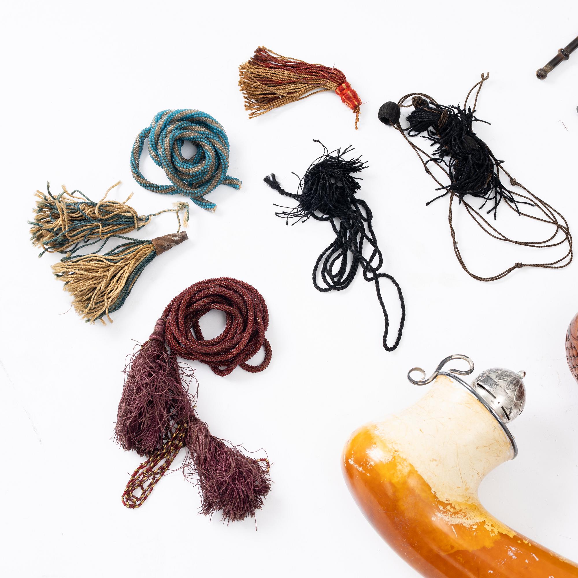 Långpipor, 5 st, silver, ben, horn, och svarvat trä, 1800-tal.