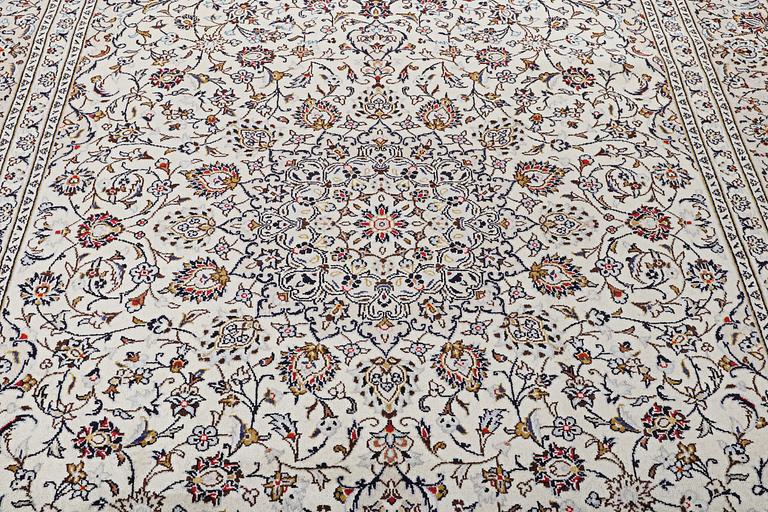 Matta, Keshan, ca. 355 x 243 cm.