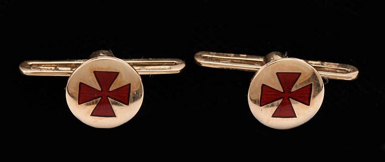MANSCHETTKNAPPAR ett par SAMT ett par FRACKSKJORTKNAPPAR, FRIMURARE, guld 18k, 1950-65. Tot ca 9 gram.