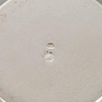 BRICKA samt KRYDDSKÅLAR, 4 st, silver, Ungern, sekelskiftet 1800/1900. Vikt 425,7 g.