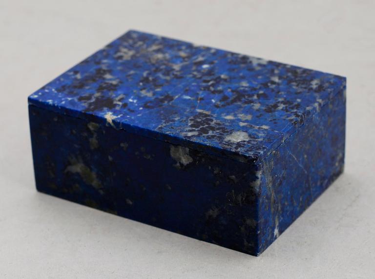 DOSA, lapis lazuli samt FIGURER, 2 st, brons, 1900-tal.