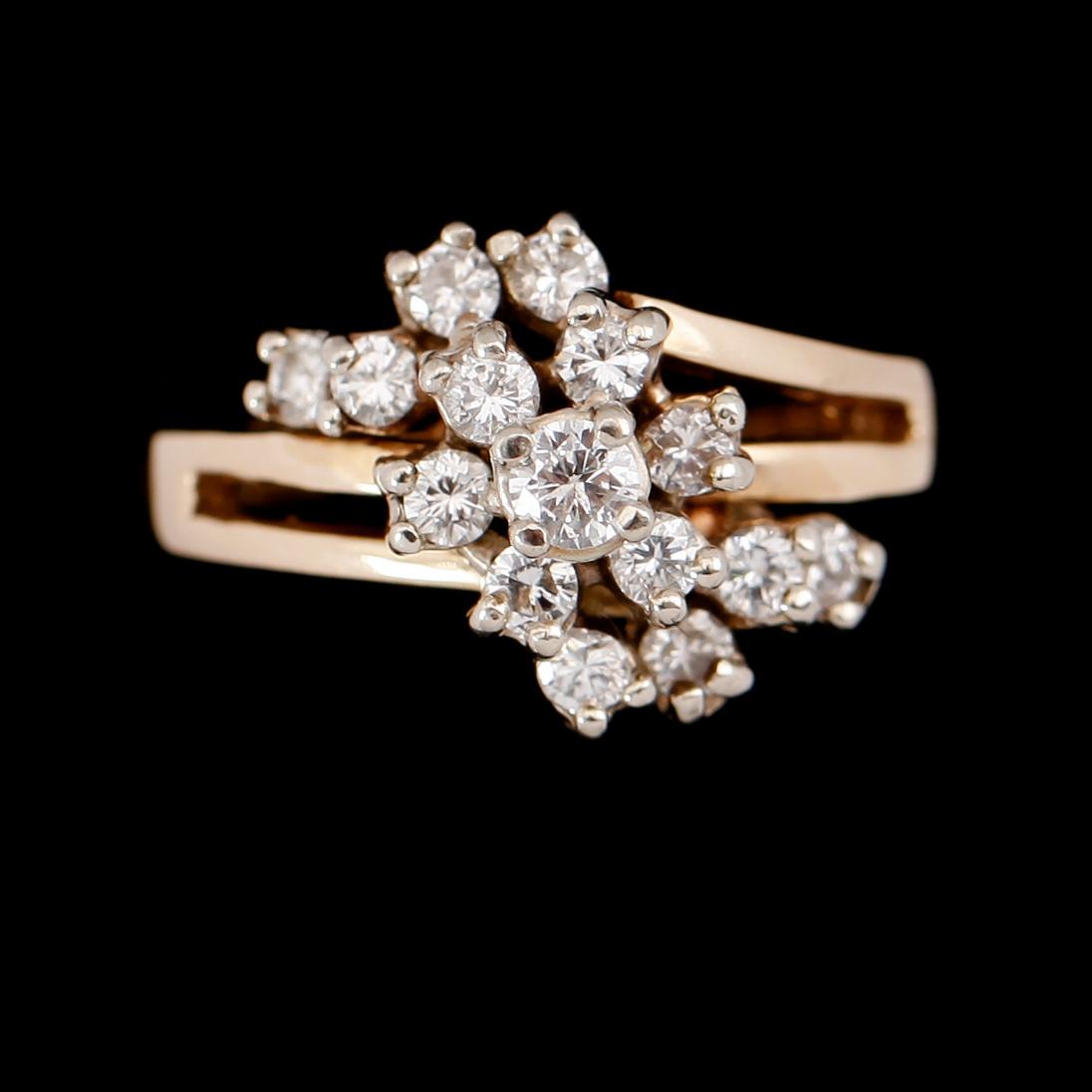RING, 14 k guld, 15 briljantslipade diamanter.