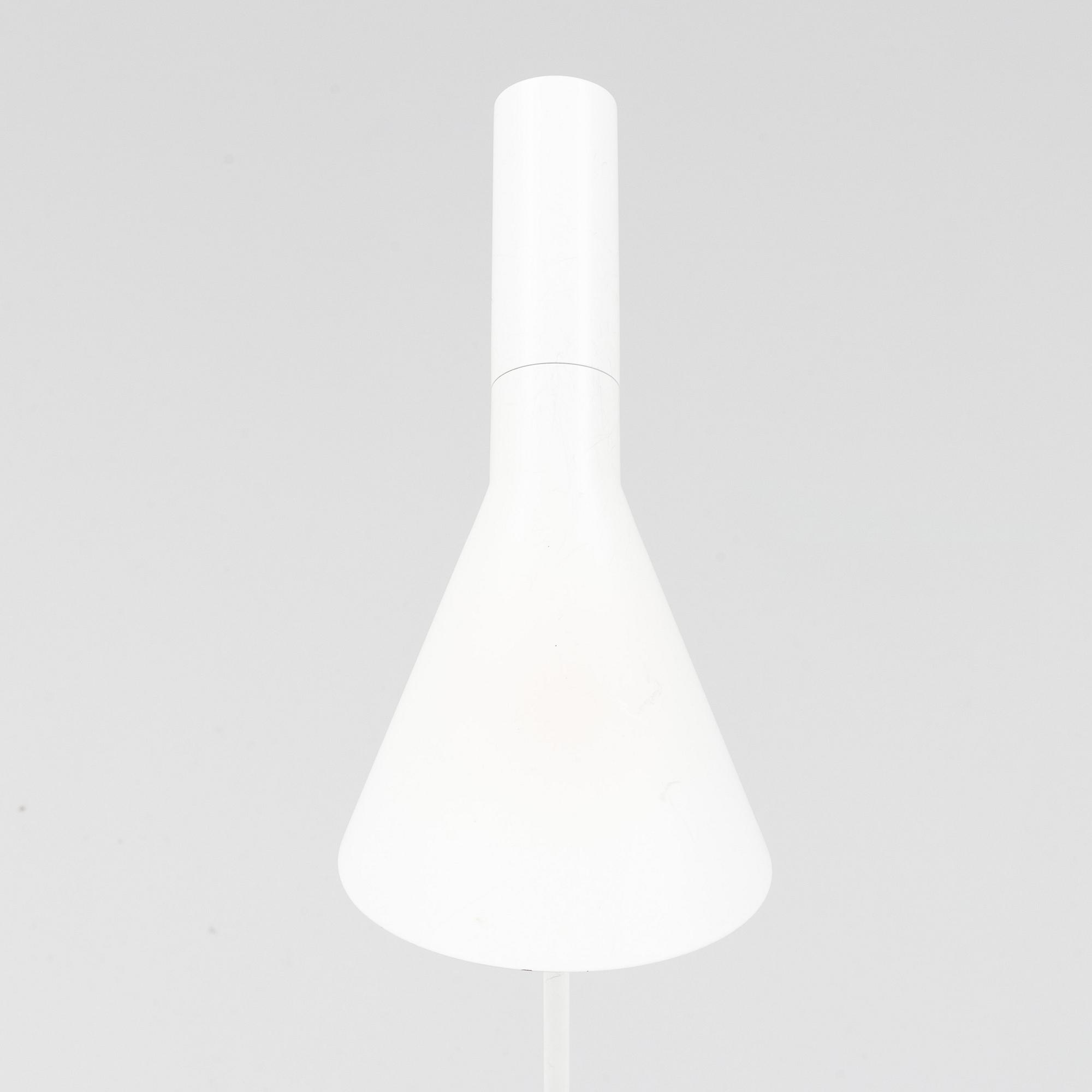 Arne Jacobsen, golvlampa, "AJ", Louis Poulsen, Danmark.
