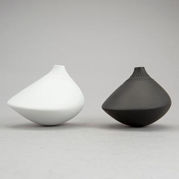 TAPIO WIRKKALA, vaser, 2 st, porslin "Pollo", Studio-Line Rosenthal.