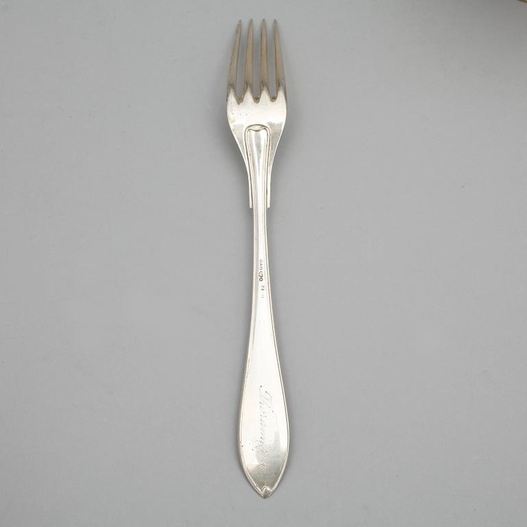 PARTI SILVER, 16 delar, olika länder samt ålder, mestadels 1900-tal. Vikt ca 760 gram.