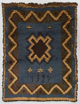 A Finnish folkart long pile rug dated 1927. Circa 170 x 130 cm.