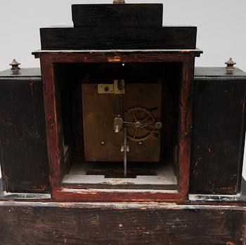 BORDSPENDYL, Österrike, 1800-talets första hälft.