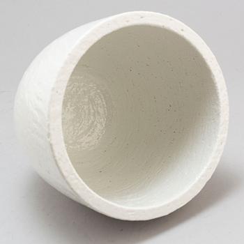 GUNNAR NYLUND, a stoneware bowl from Rörstrand.