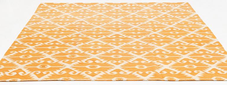 Matta, slätväv, ca 285 x 263 cm.