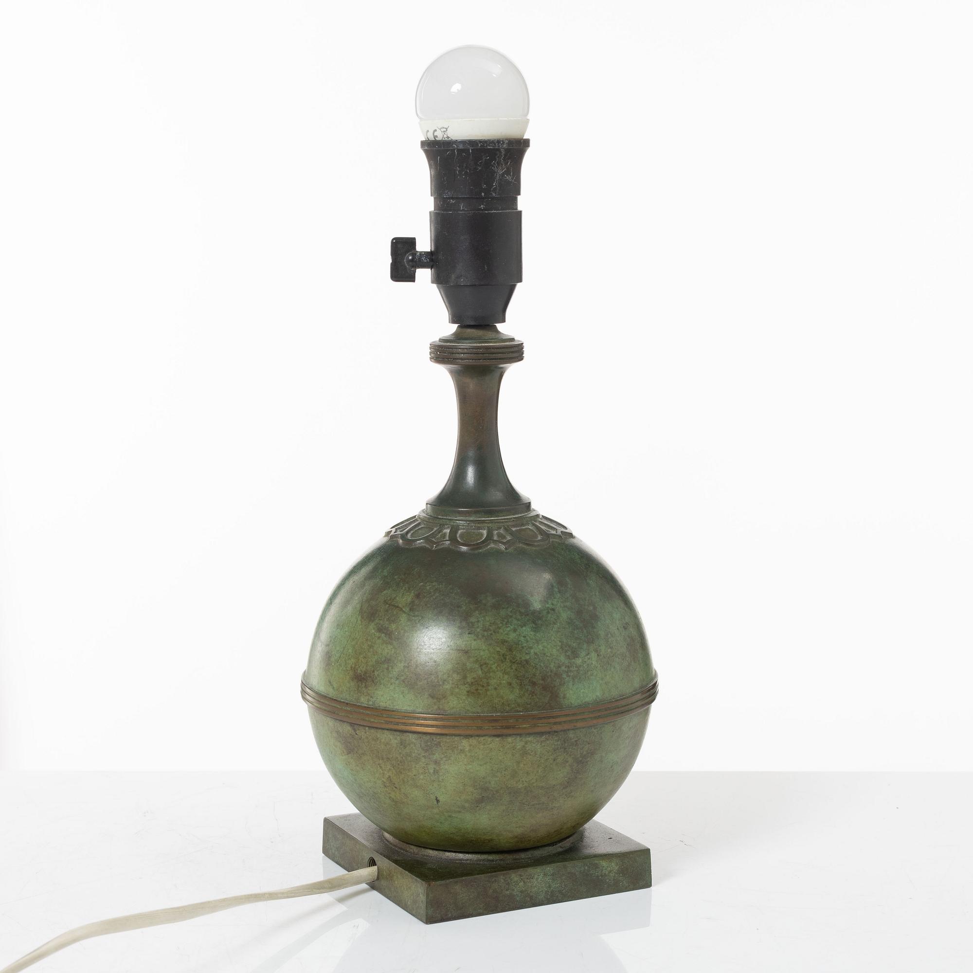 Guldsmedsaktiebolaget, a table lamp, 1930's.