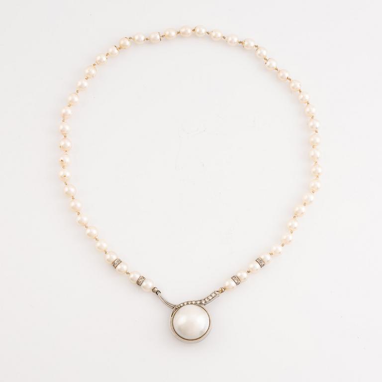 Cultured pearl necklace, clasp white gold with mabé pearl and brilliant cut diamonds, Alf Halldin,