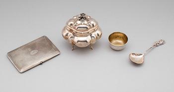 SILVERFÖREMÅL, 4 st, 1900-tal. Vikt ca 419 gram.