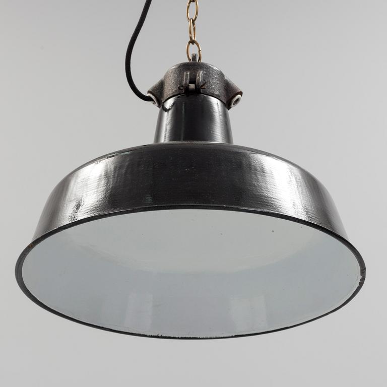 TAKLAMPA, industri, 1950-tal. Höjd ca 30 cm.