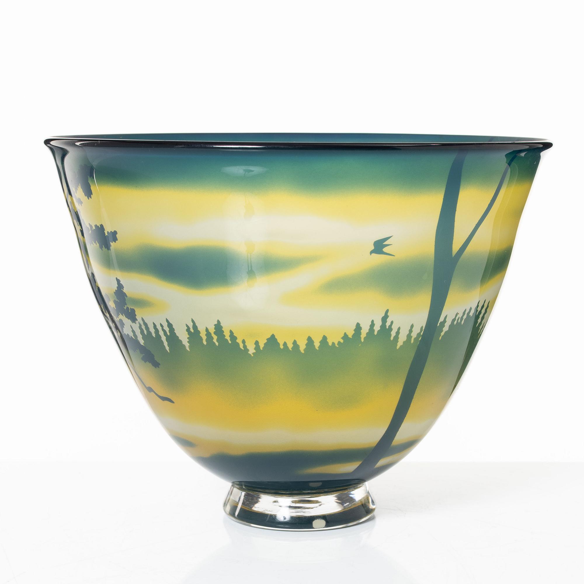 Jette Jörgensen, a cameo glass bowl, executed in her own studio, signed and dated -89.