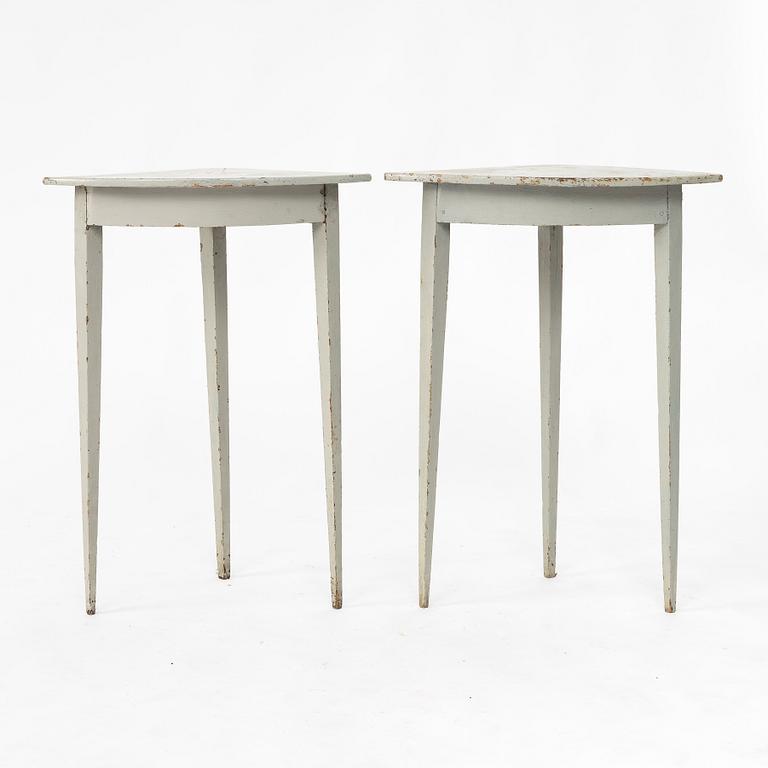 A pair of Gustavian corner tables, early 18th century.
