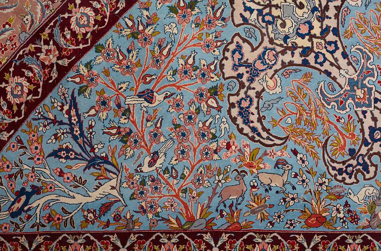 A CARPET, Old Esfahan, ca 416 x 305 cm (+ the ends have 5,5 and 7 cm flat weave).