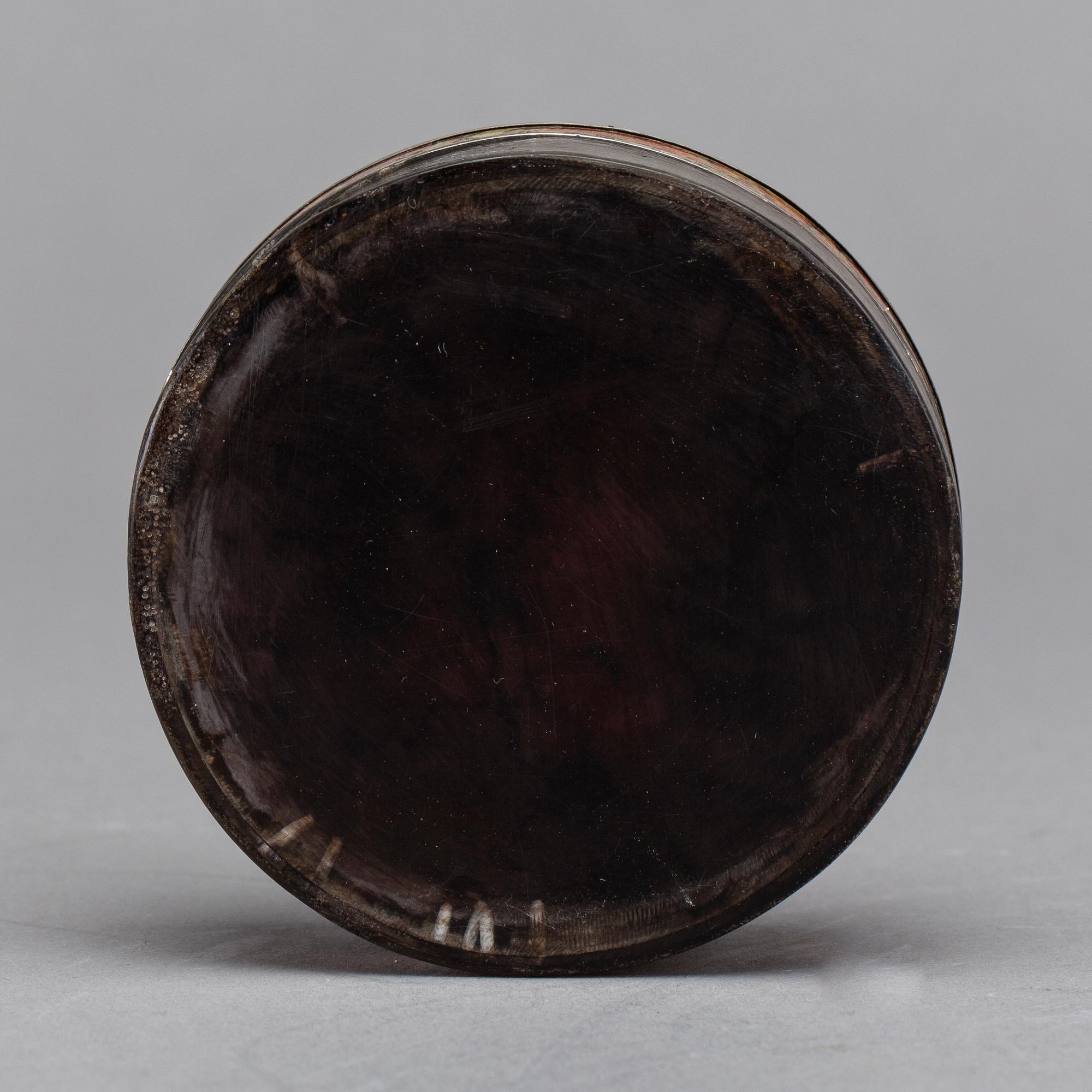 A SNUFF BOX WITH EROTIC SCENE. LATE 18TH CENTURY.