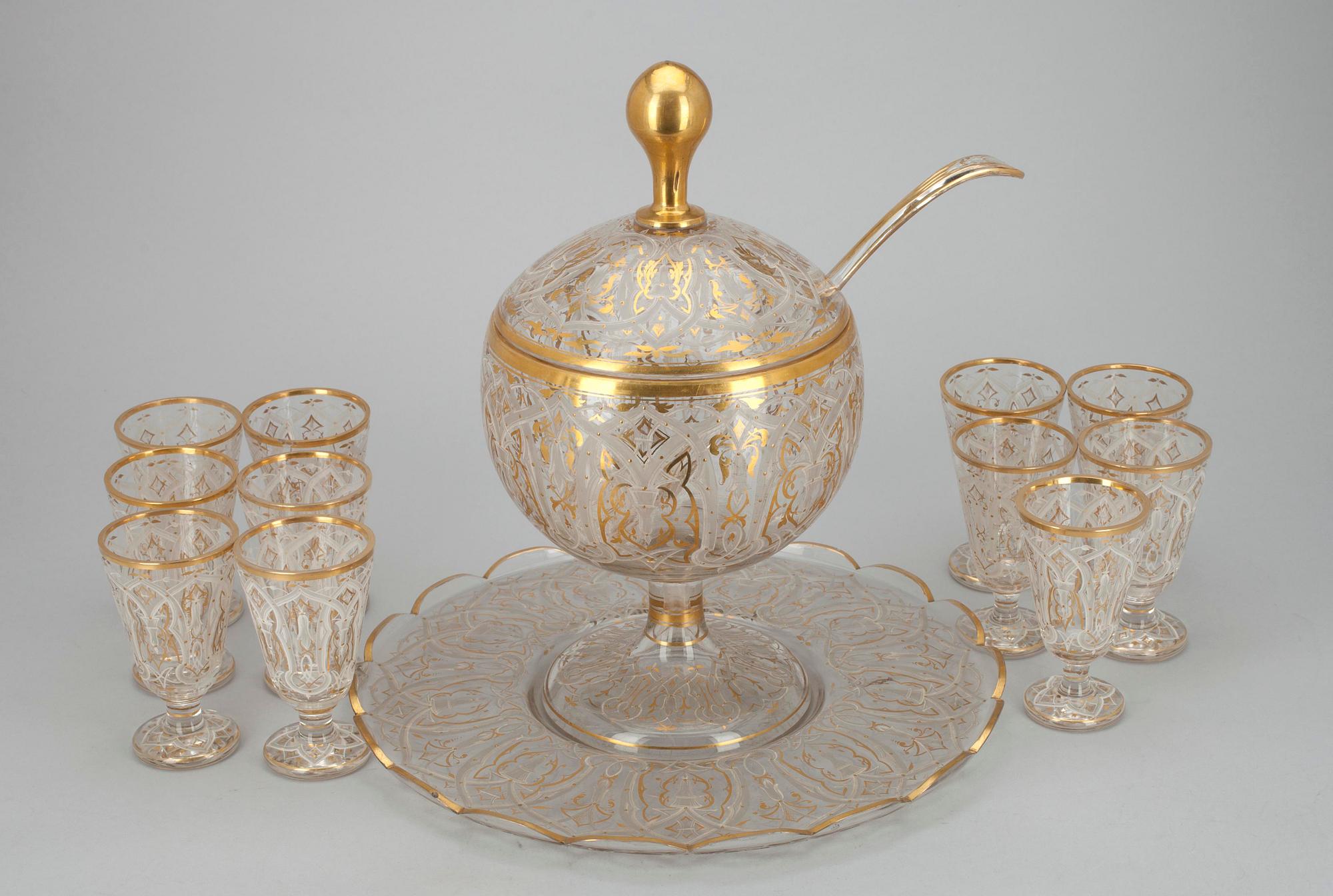 BÅLSKÅL samt BÄGARE 11 st, glas, Böhmen 1800-talets senare hälft.