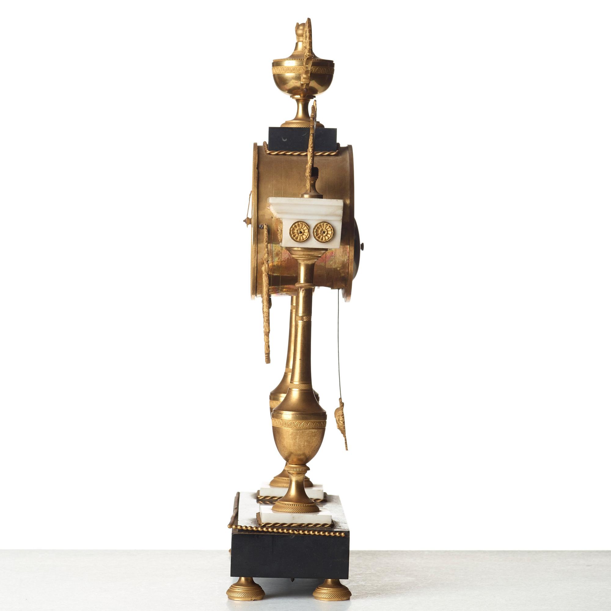 BORDSPENDYL. Parisarbete, omkring år 1790, Louis XVI.
