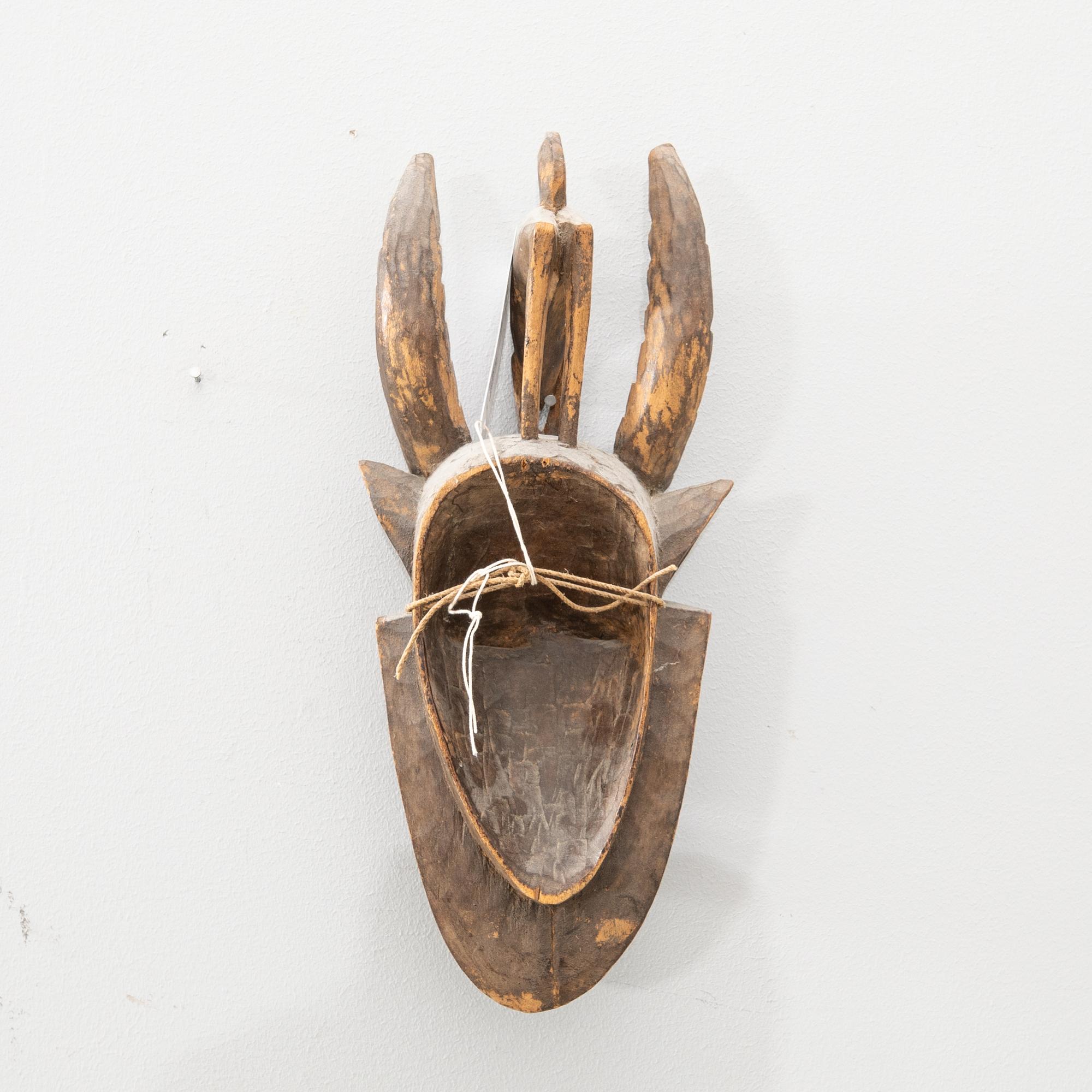 Dansmask möjligen Senufo Afrika 1900-tal.