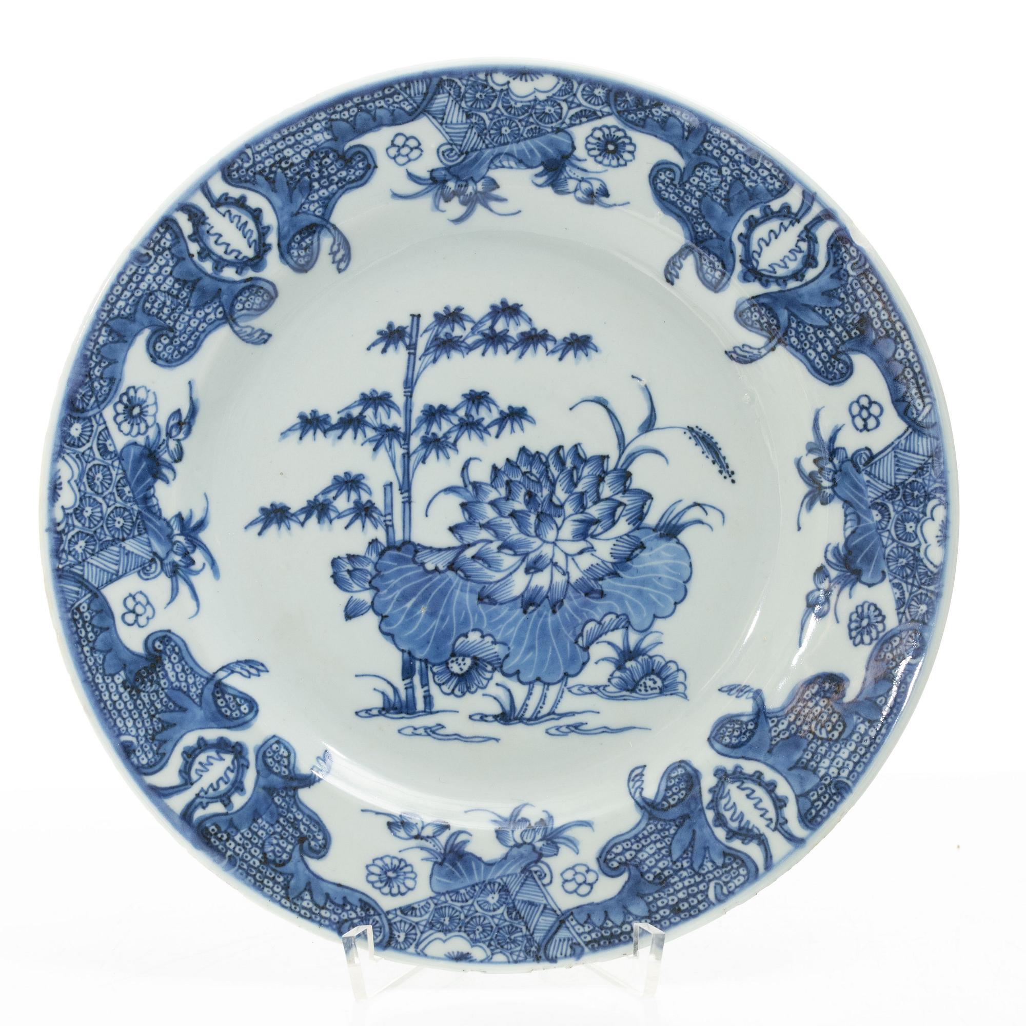 A set of four Chinese export porcelain parts, Qing dynasty, Qianlong (1736-95) and Jiaqing (1796-1820).