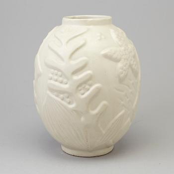 A mid 20th century glazed ceramic vase by Anna-Lisa Thomson för Upsala-Ekeby, unsigned.