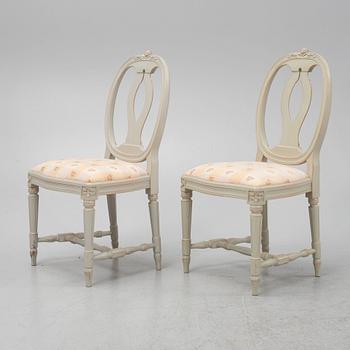 Matbord med 18 stolar, gustaviansk stil. 1900-talets andra hälft.