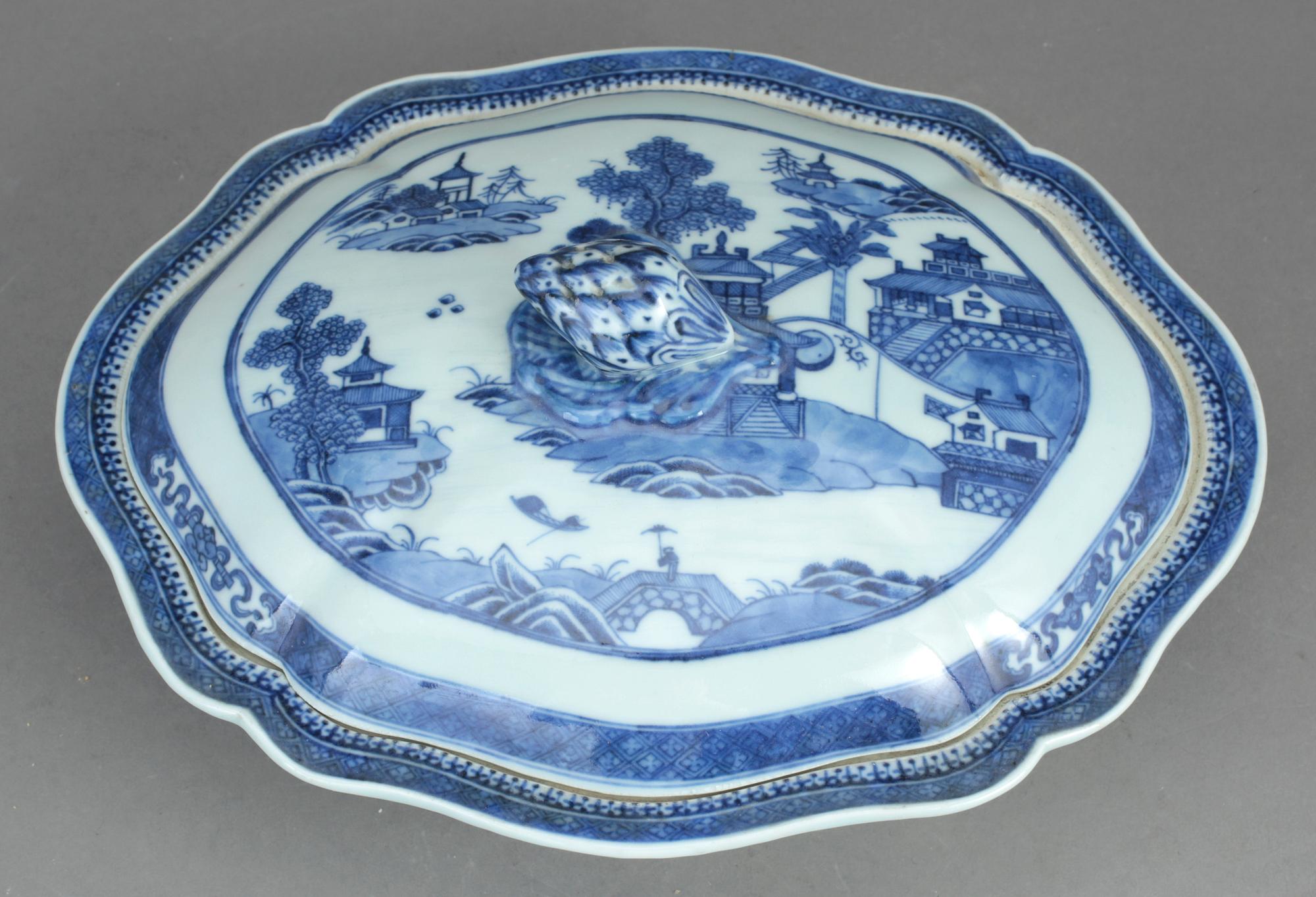 KAROTT med LOCK, porslin, Kina, Jiaqing 1796-1820.
