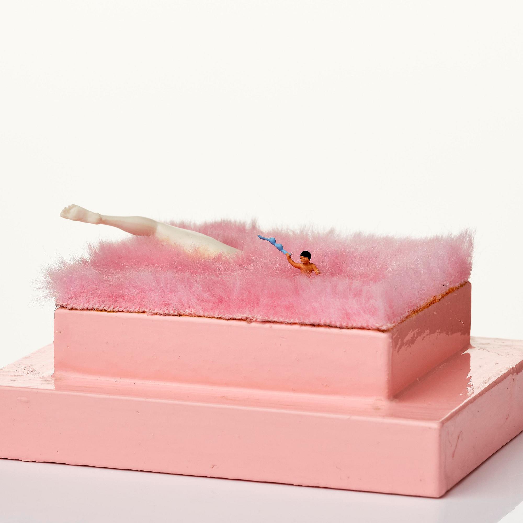 Marie-Louise Ekman, "Dam med behå och springande dam-ben".