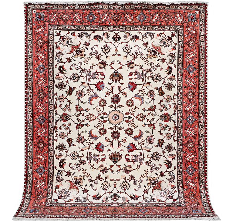 A rug, Tabriz, part silk, 50 raj, ca. 207 x 152 cm.