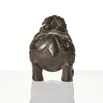 A bronze vessel in the shape of a mythical creature, late Ming dynasty/early Qing dynasty.