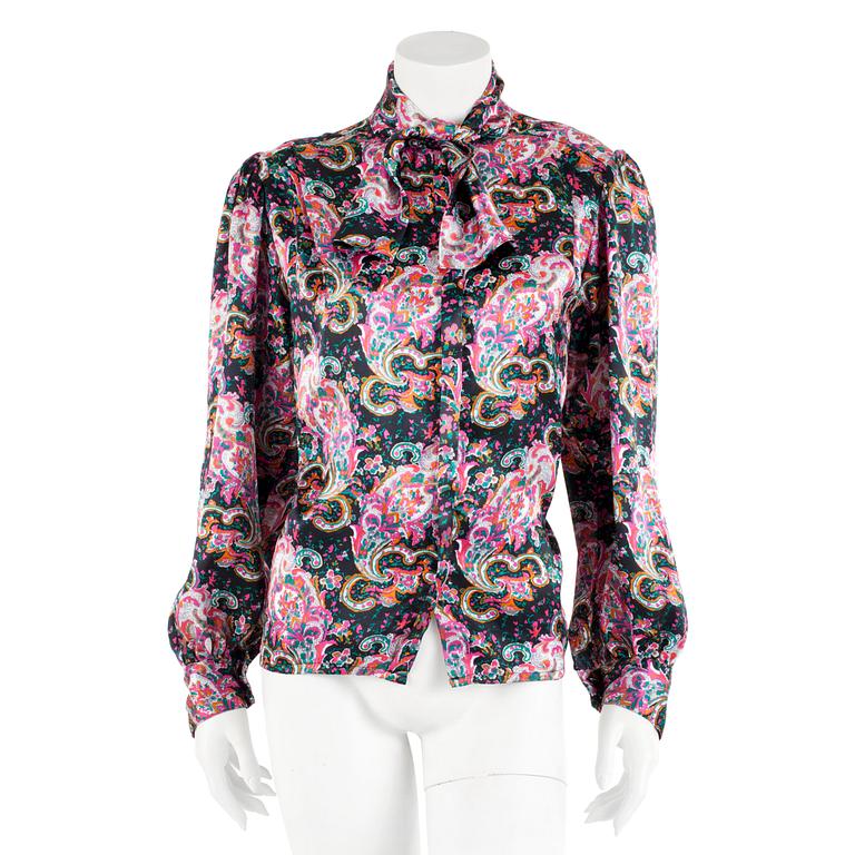 OSCAR DE LA RENTA, a paisly printed blouse. Size US 10.