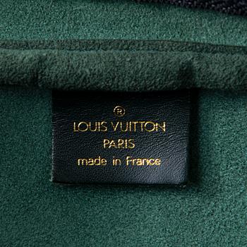 LOUIS VUITTON Green Taïga Kendall GM Travel bag.