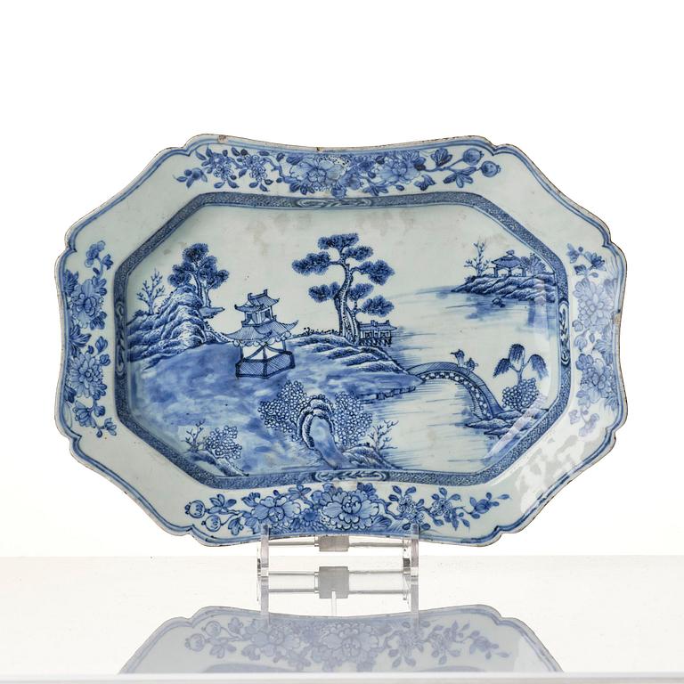 A blue and white dinner service, Qing dynasty, Qianlong (1736-95).  (45 pieces).