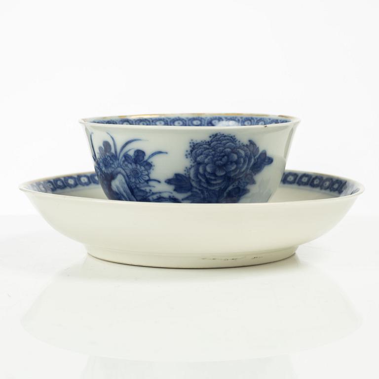 A Chinese soft paste cup with saucer, Qing dynasty, 18th century.