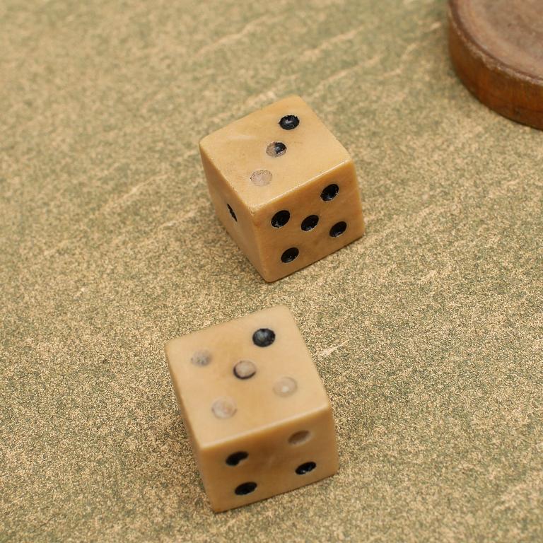 SCHACK- och BACKGAMMONSPEL, trä, troligen Tyskland, tidigt 1900-tal.