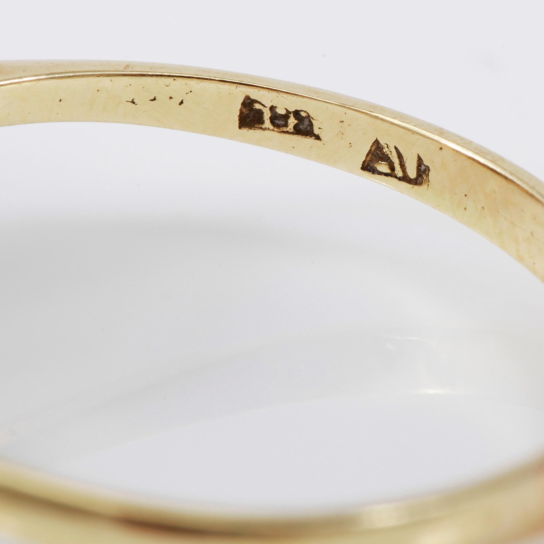 RING,  14K guld, diamanter samt safir.
