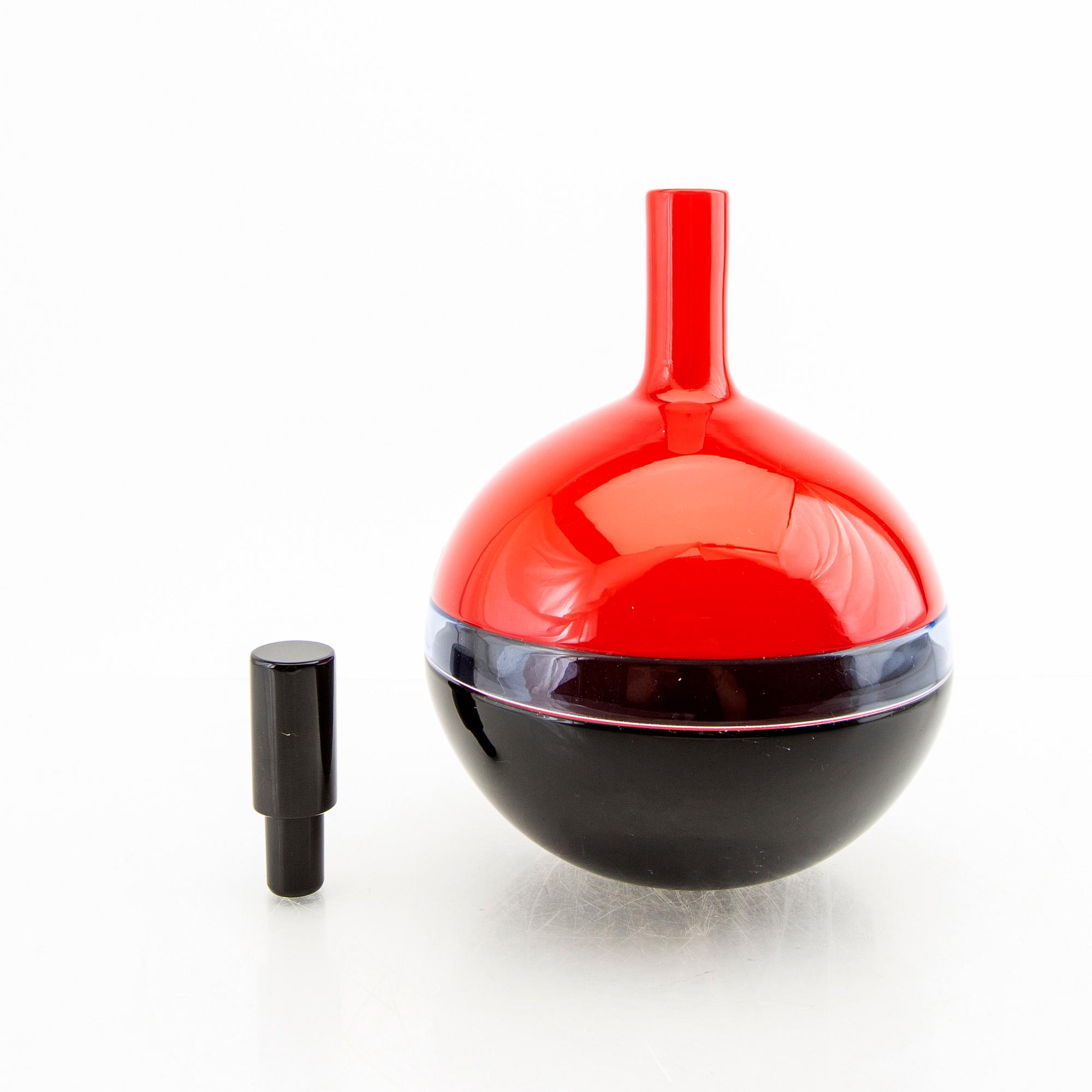 A 1990 "Vire" Timo Sarpaneva decanter with stopper for Venini, Italy.