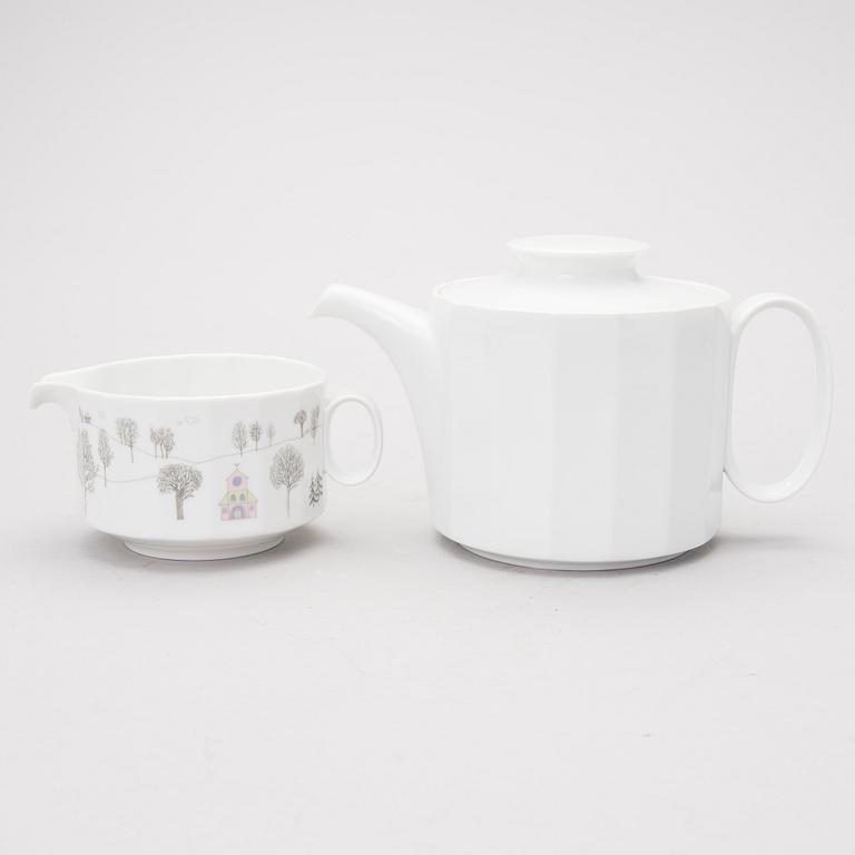 A 53 piece "Winterreise" & "Polygon"  dinner/coffee set by Rut Bryk and Tapio Wirkkala for Rosenthal. Late 20th century.