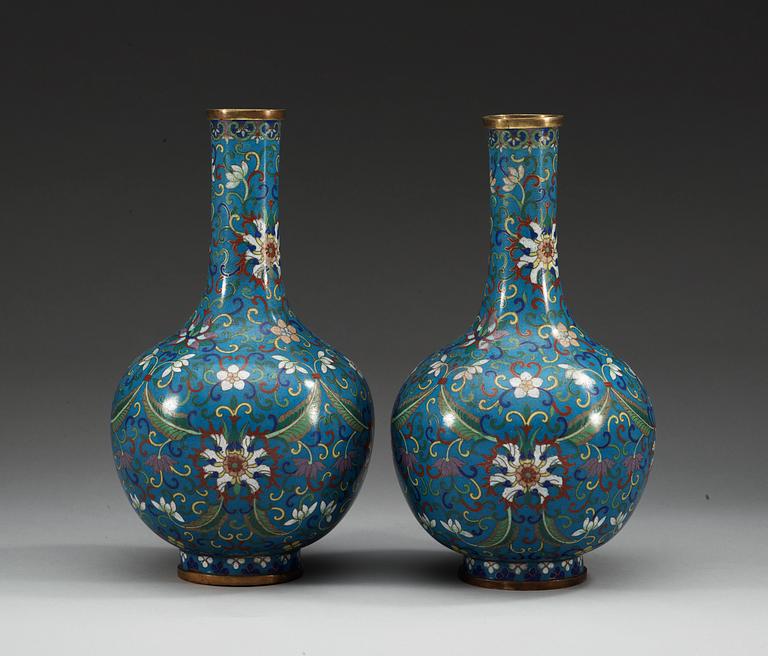 A pair of cloisonne vases, Qing dynasty, 19th Century.